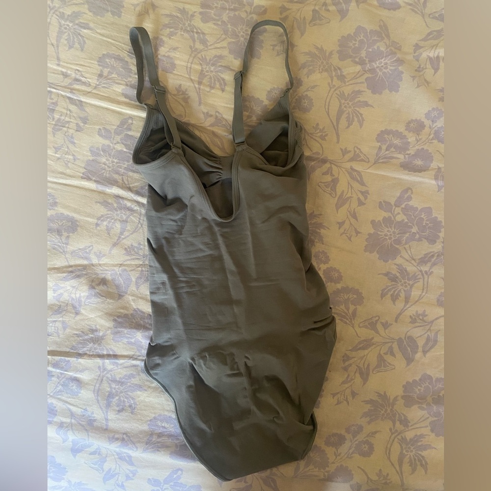 Skims NWOT Seamless Sculpt Brief Bodysuit Size Small - Picture 2 of 2